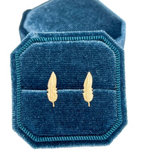 Load image into Gallery viewer, Feathers Earrings - 10k Solid Gold