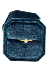 Load image into Gallery viewer, Ring with pearl - 9k Gold Plated
